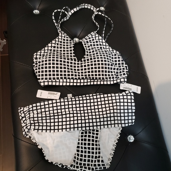 Gorgeous bikini. - Picture 1 of 4